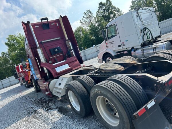 2006 Volvo VNL - Image 3