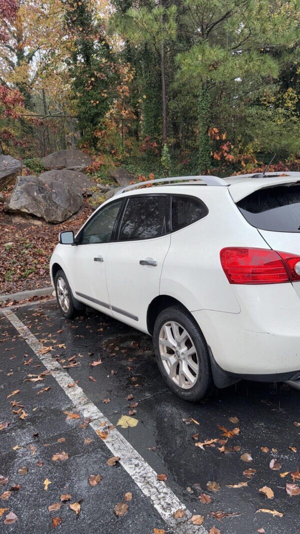 2011 Nissan Rogue - Image 2
