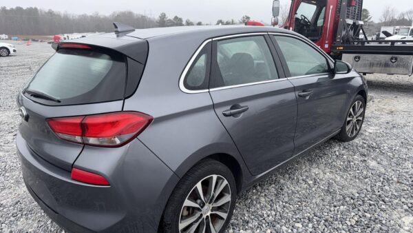 2018 HYUNDAI ELANTRA - Image 4