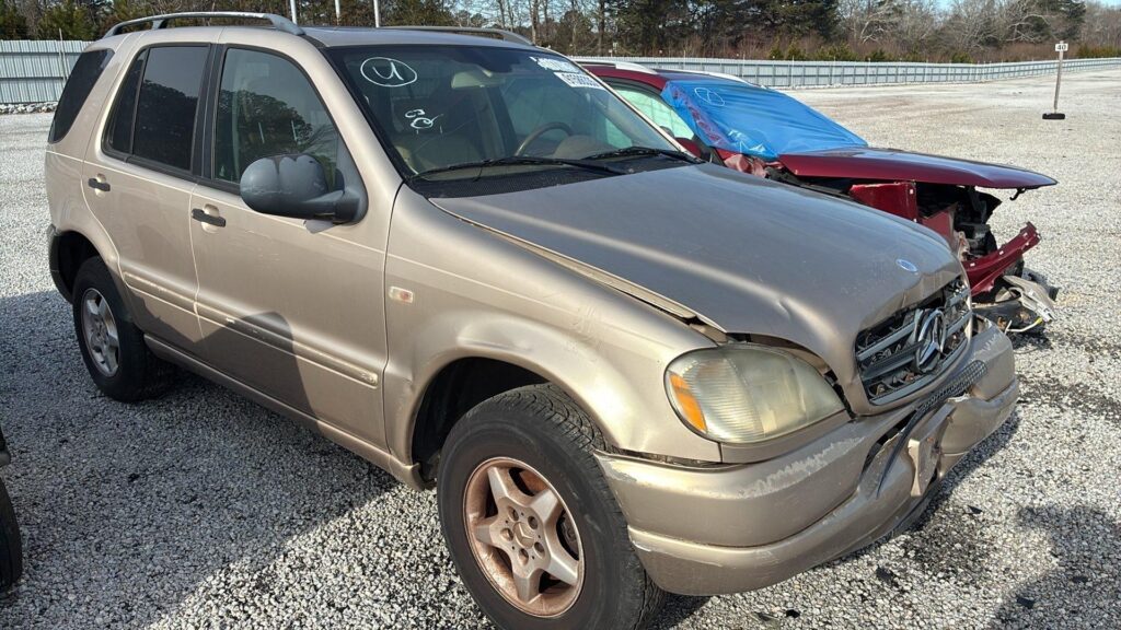 2001 Mercedes-Benz M-Class photo 4