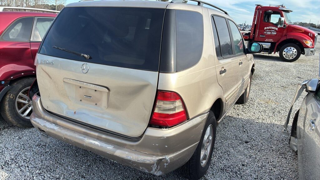 2001 Mercedes-Benz M-Class photo 3