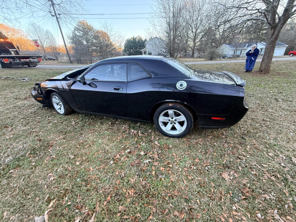 2009 Dodge Challenger photo 2