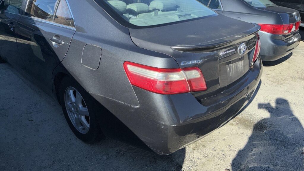 2009 Toyota Camry photo 2