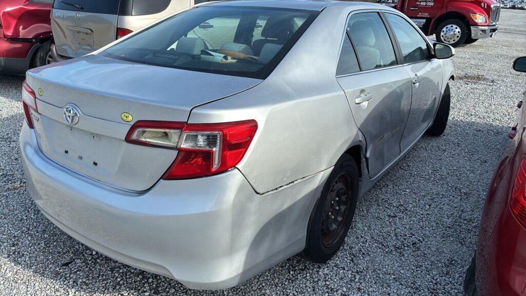 2012 Toyota Camry photo 3