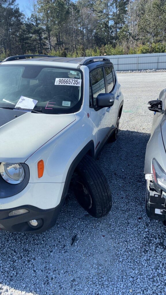 2015 Jeep Renegade photo 2