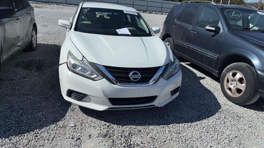 2016 Nissan Altima photo 1