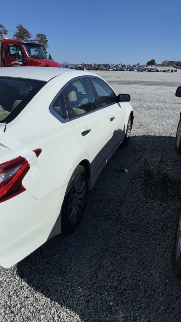 2016 Nissan Altima photo 2
