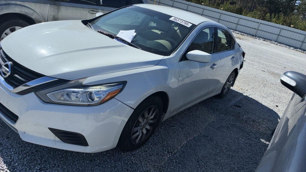 2016 Nissan Altima photo 4