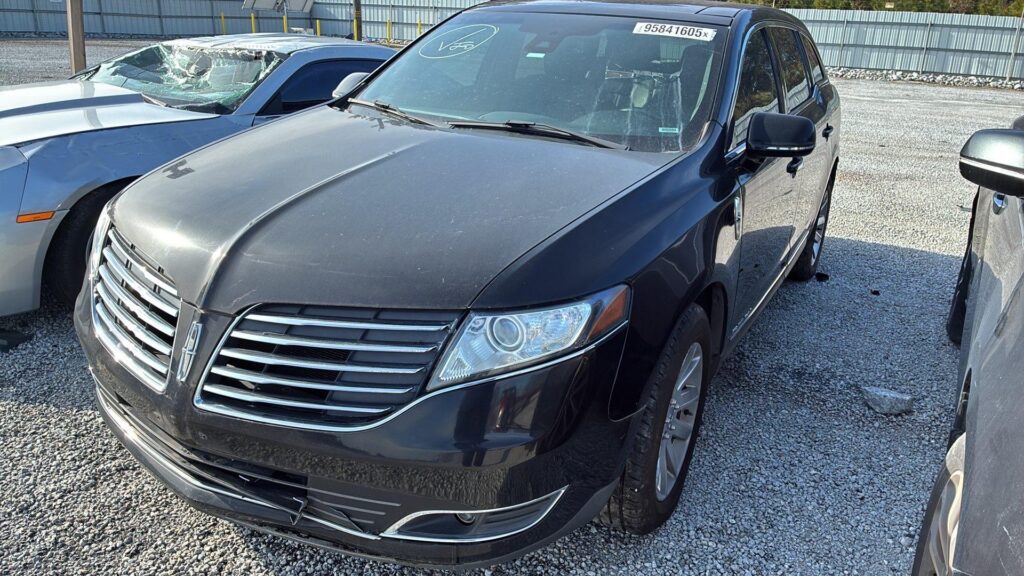 2018 Lincoln MKT Town Car photo 1