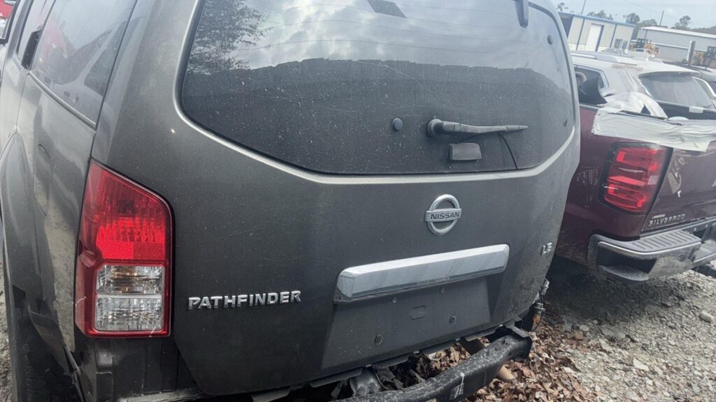 2006 Nissan Pathfinder photo 2