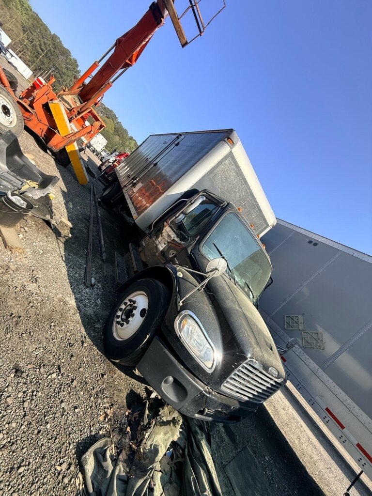 2007 Freightliner M2 106 photo 4
