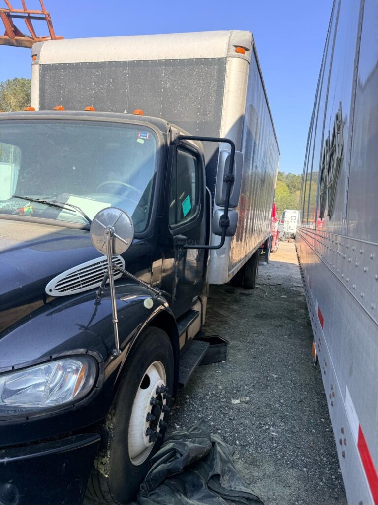 2007 Freightliner M2 106 photo 3