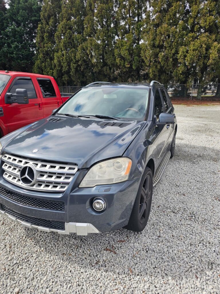 2011 Mercedes-Benz M-Class photo 2