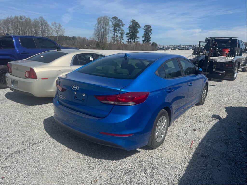 2017 Hyundai Elantra photo 2
