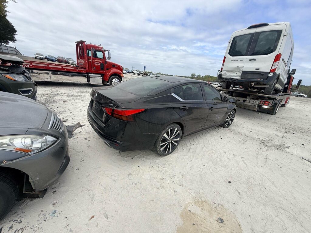 2019 Nissan Altima photo 3