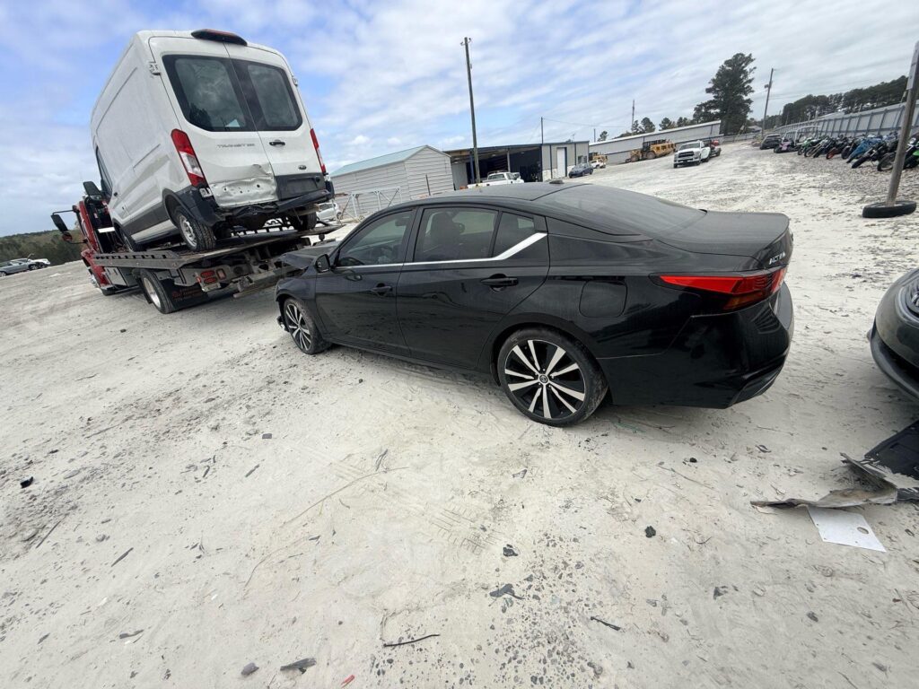 2019 Nissan Altima photo 2