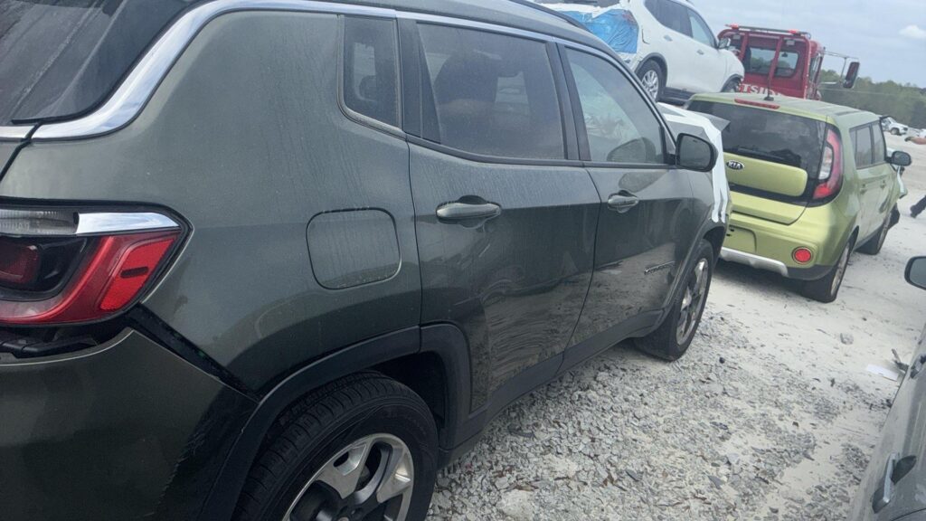 2021 Jeep Compass photo 3