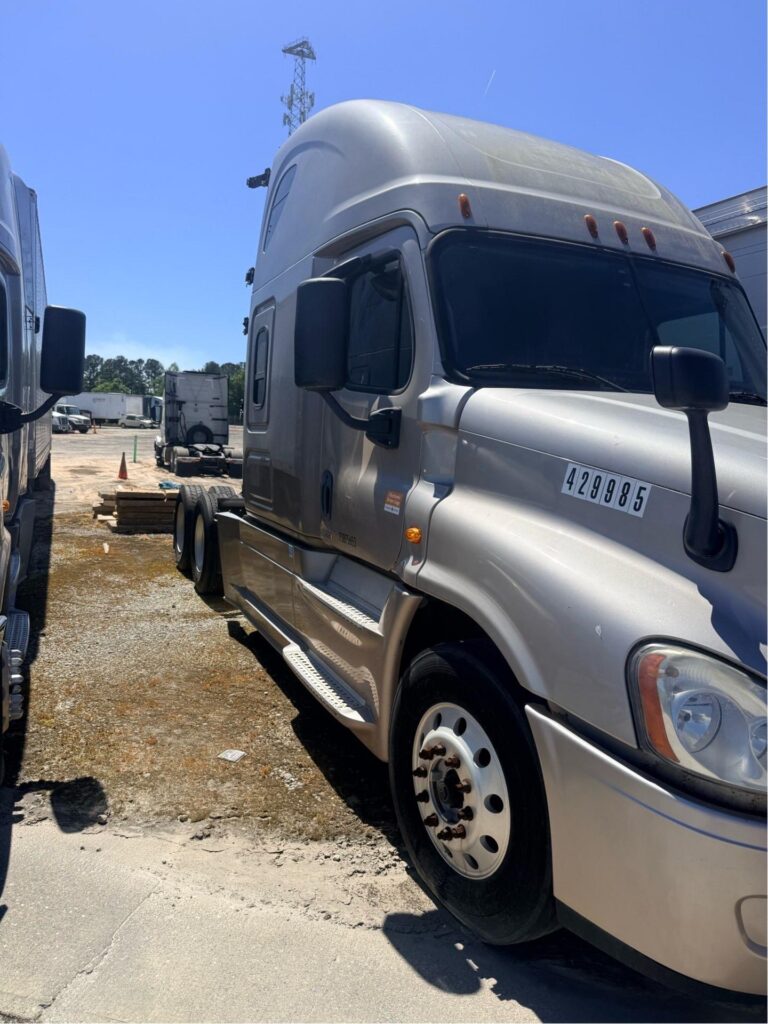 2015 FREIGHTLINER CASCADIA photo 3