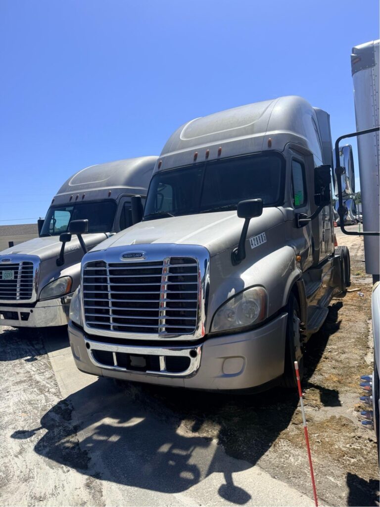 2015 FREIGHTLINER CASCADIA photo 4