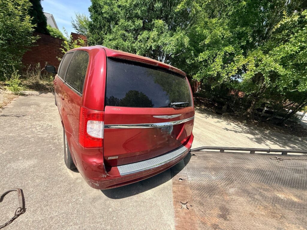 2014 Chrysler Town and Country photo 3