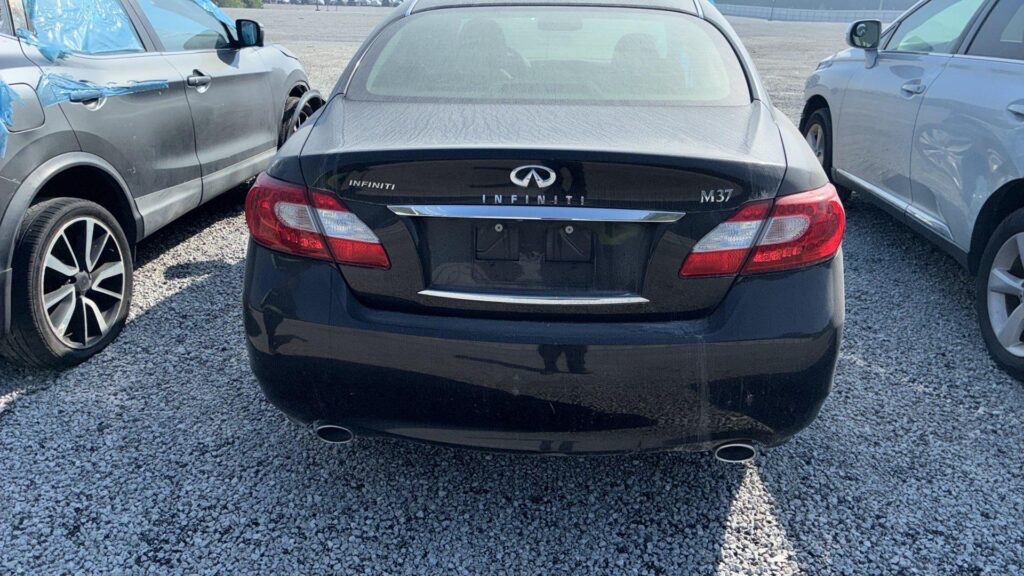 2011 Infiniti M37