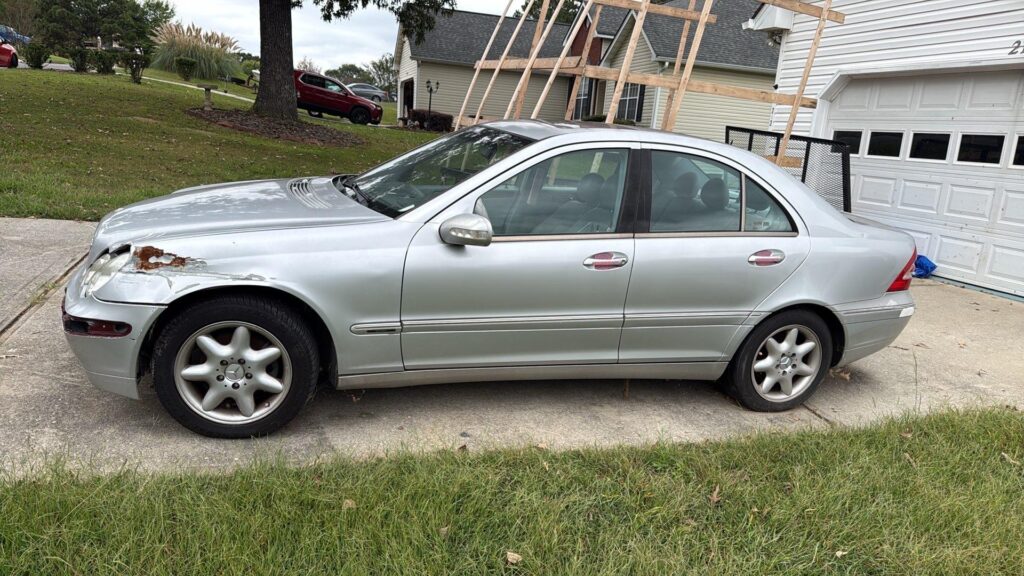 2002 Mercedes-Benz C-CLASS photo 2